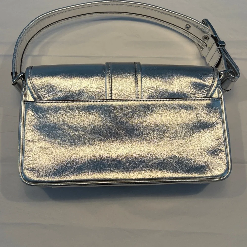 Micheal Kors Colby Silver Leather Shoulder Bag - Picture 7 of 9